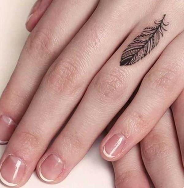 tatouage doigt 130
