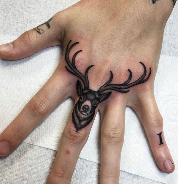 tatouage doigt 186