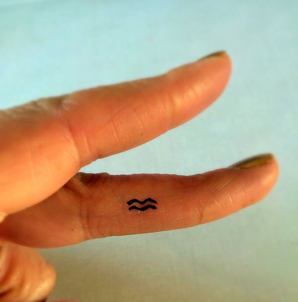 tatouage doigt 189