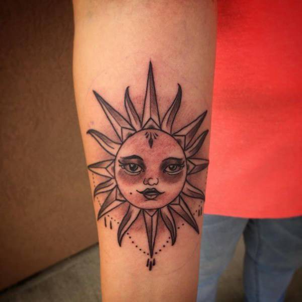 tatouage soleil 131