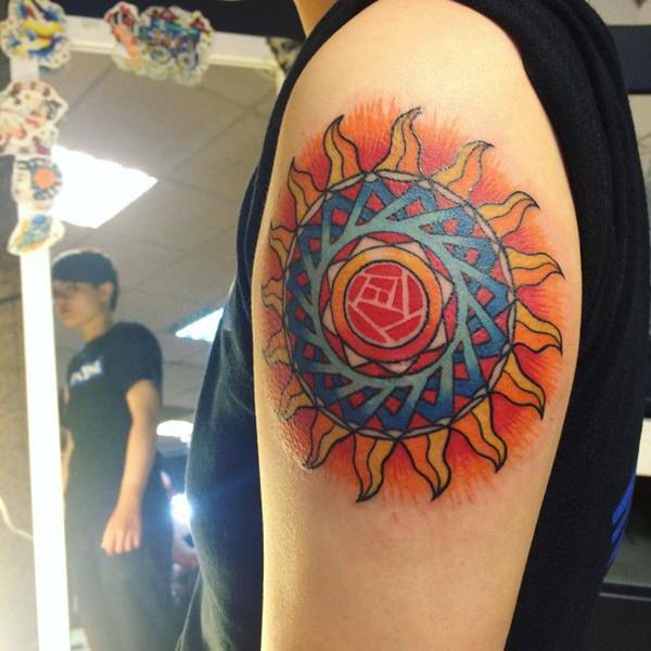 tatouage soleil 148