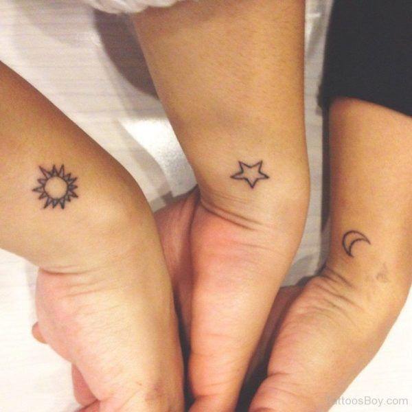 tatouage soleil 153