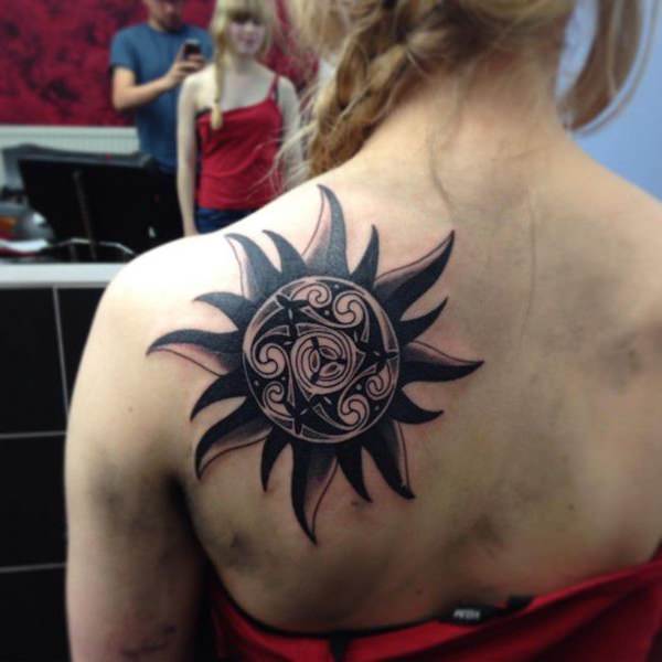 tatouage soleil 228