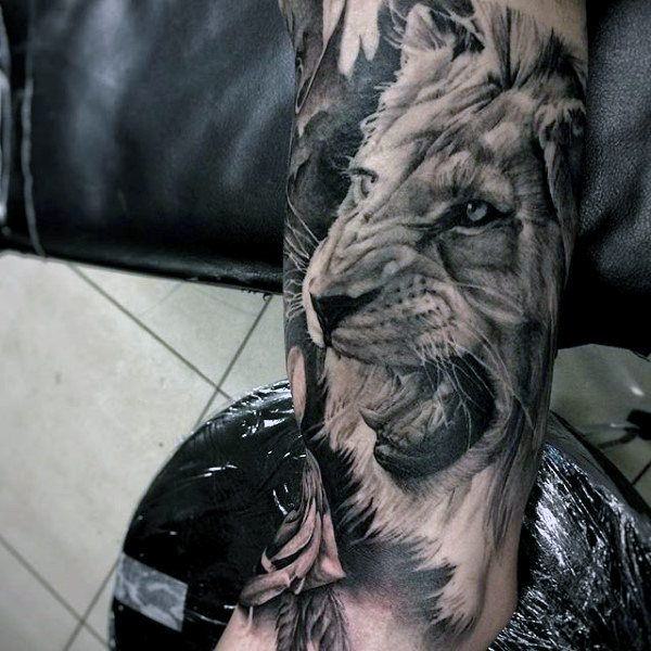 tatouage lion 130