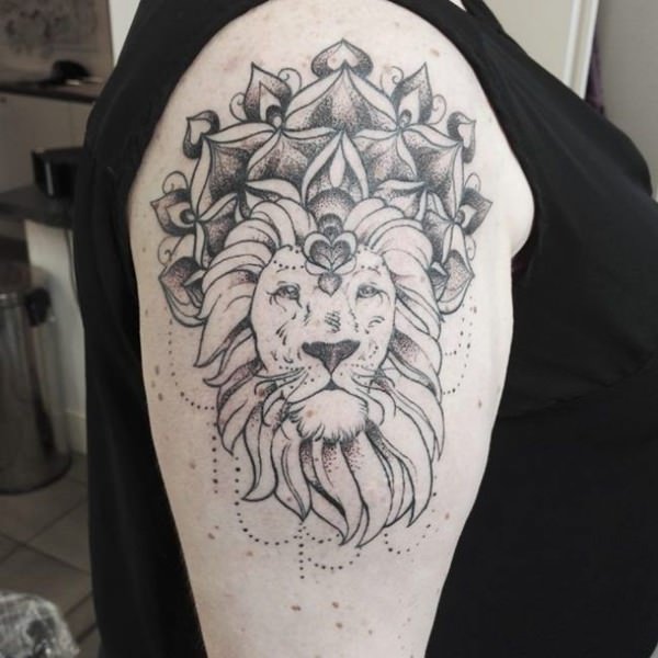 tatouage lion 165
