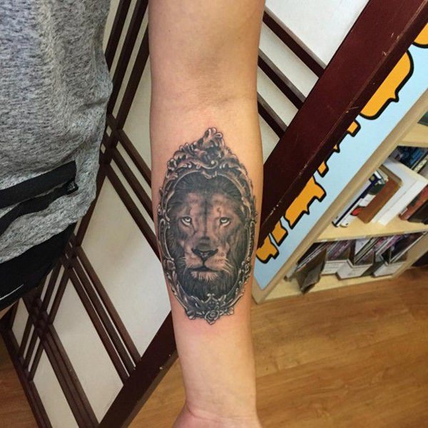 tatouage lion 218