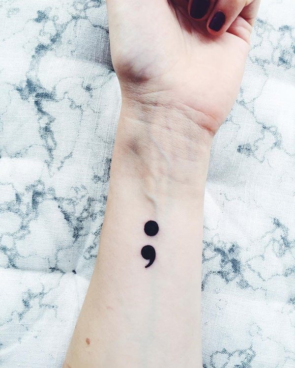 tatouage point virgule 171