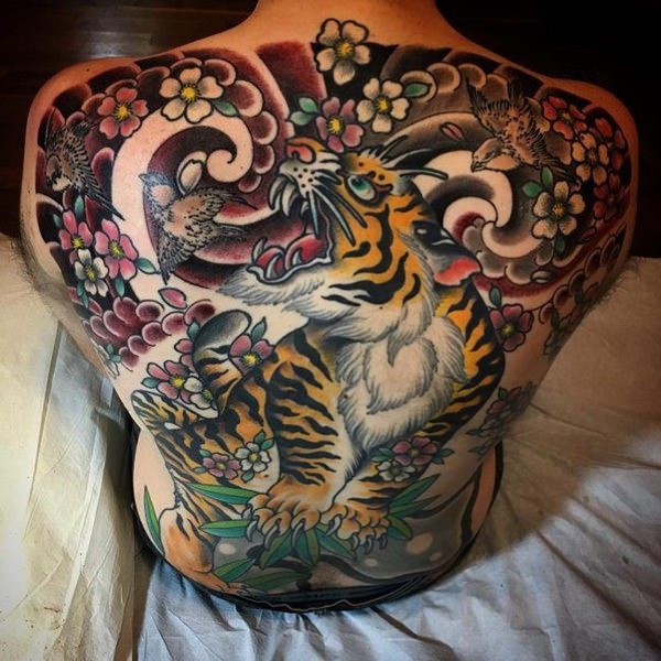 tatouage tiger 220