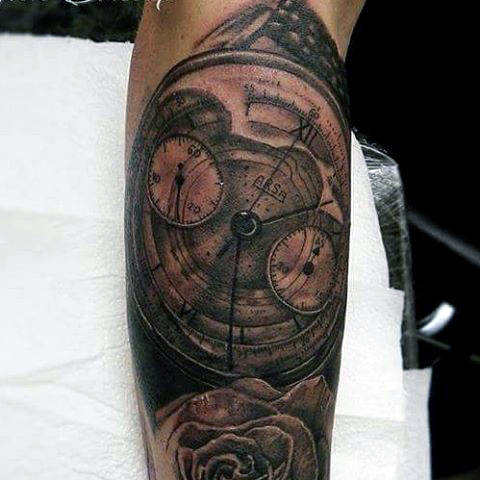 tatouage horloge 79