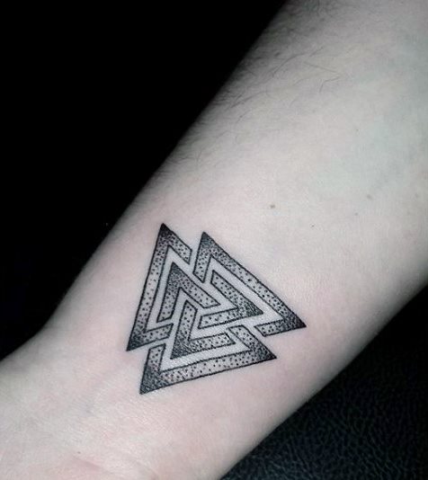 tatouage triangle 05