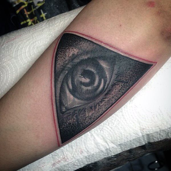 tatouage triangle 103