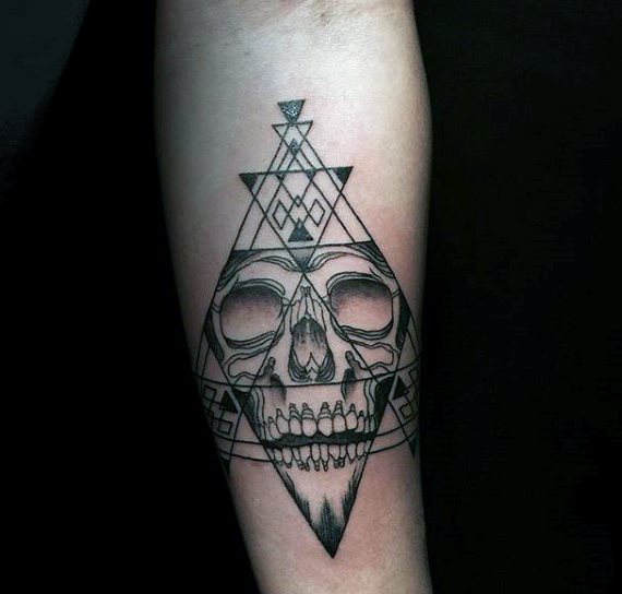 tatouage triangle 107