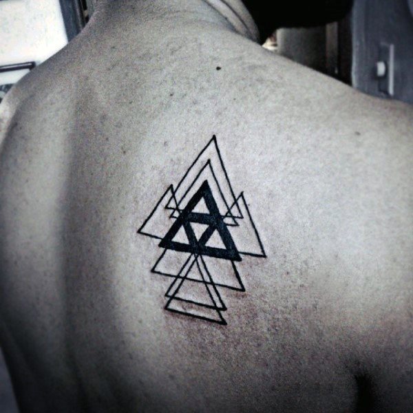 tatouage triangle 117