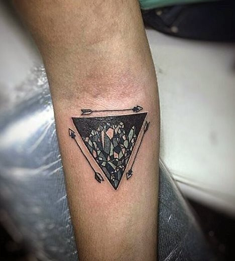 tatouage triangle 13