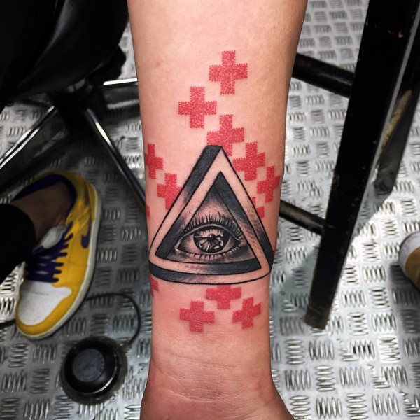 tatouage triangle 131