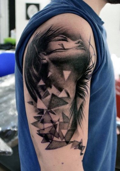 tatouage triangle 137