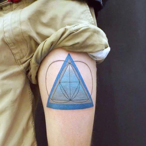 tatouage triangle 143