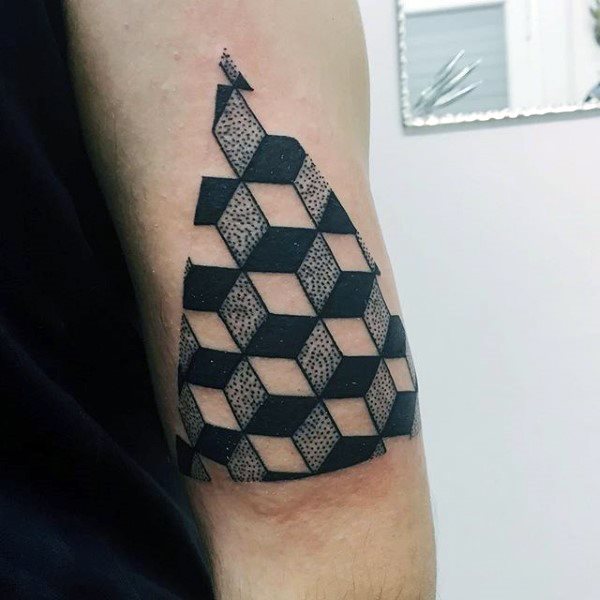 tatouage triangle 145
