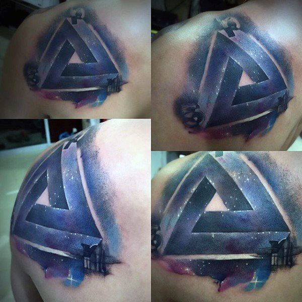 tatouage triangle 15