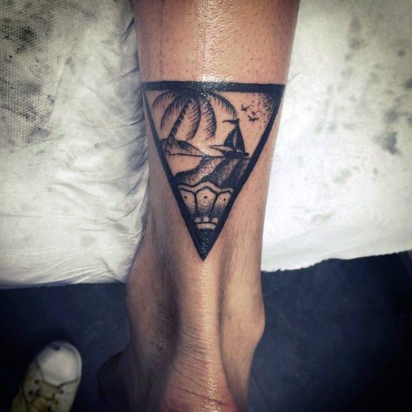 tatouage triangle 155