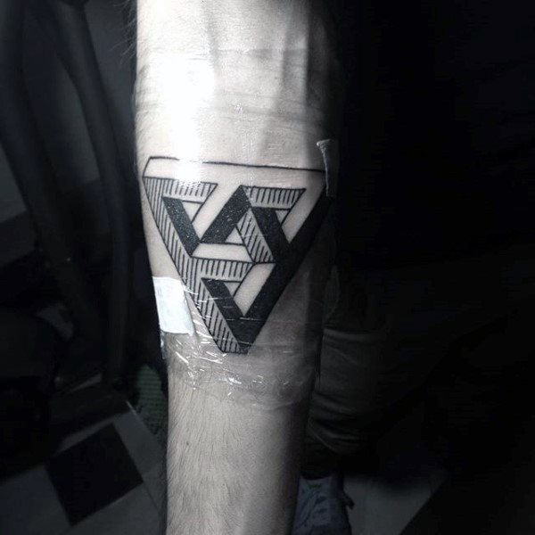 tatouage triangle 159