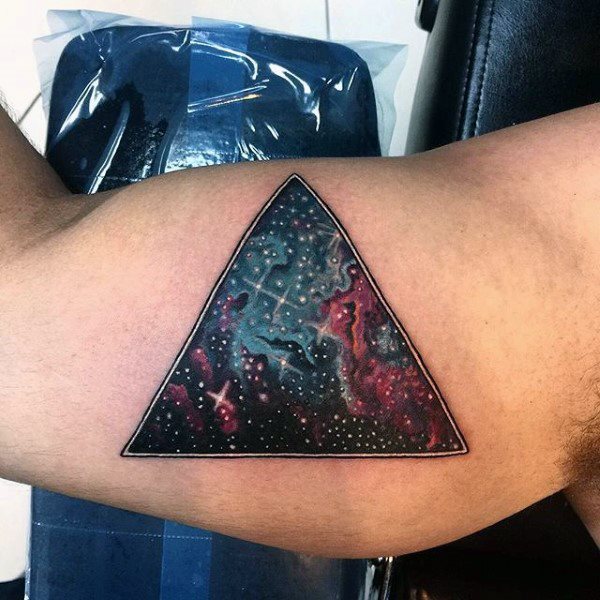 tatouage triangle 169