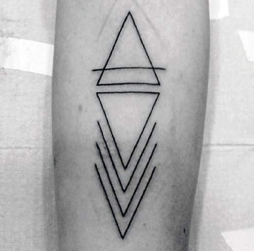 tatouage triangle 23
