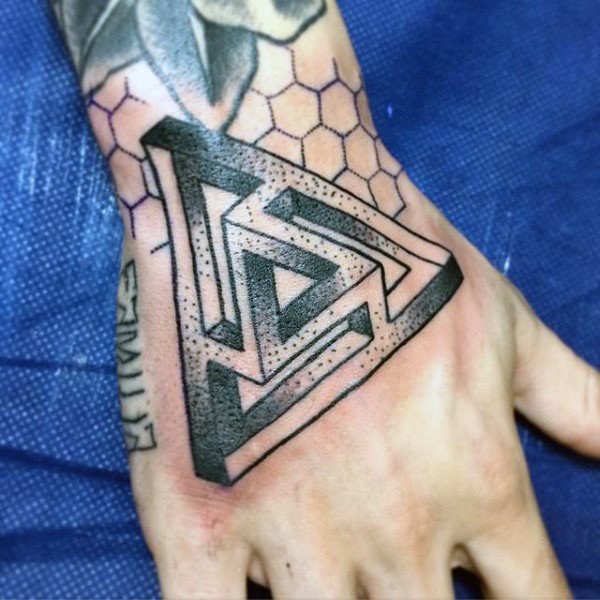 tatouage triangle 25