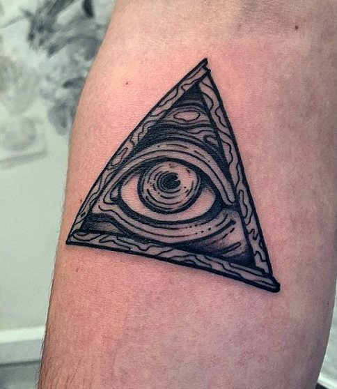 tatouage triangle 35