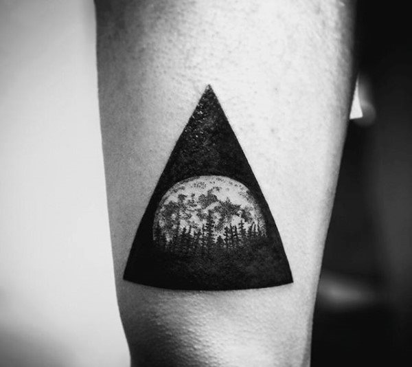 tatouage triangle 37