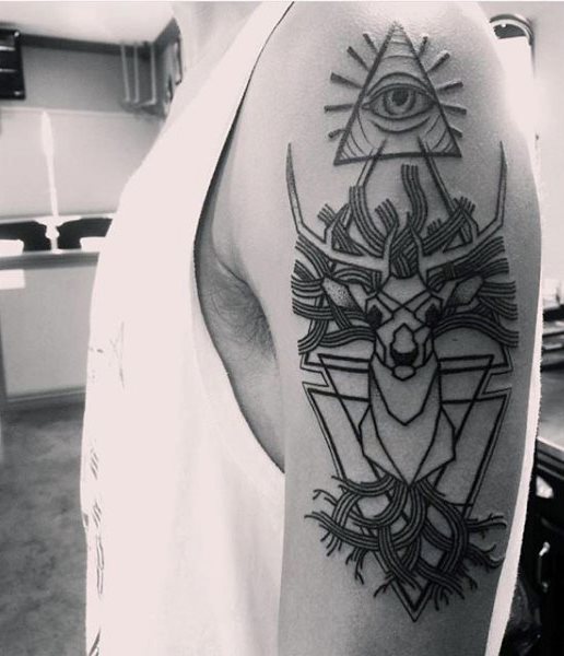 tatouage triangle 41