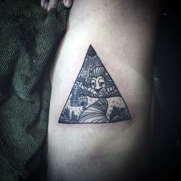 tatouage triangle 57