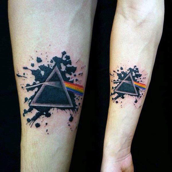 tatouage triangle 63