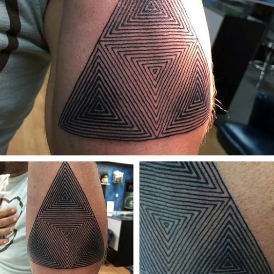 tatouage triangle 65