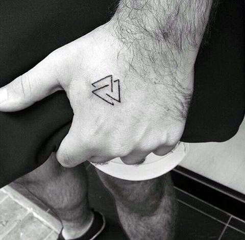 tatouage triangle 71