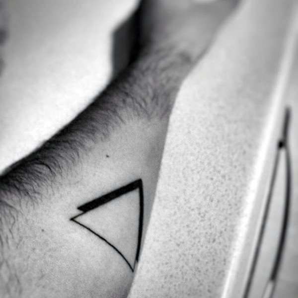 tatouage triangle 81