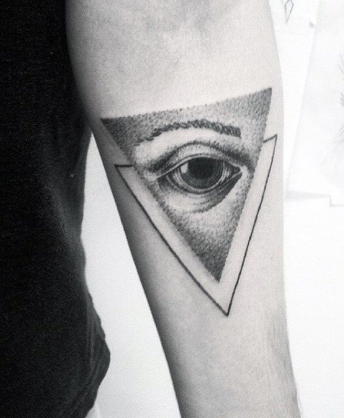 tatouage triangle 85