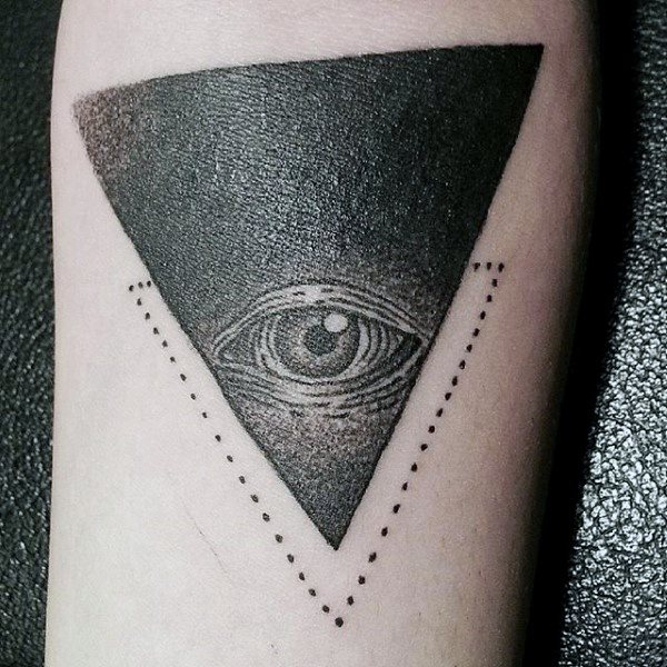 tatouage triangle 95