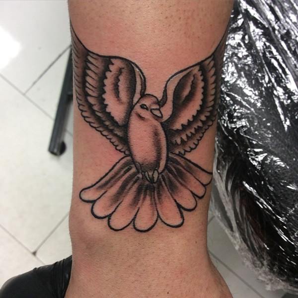 tatouage colombe 82