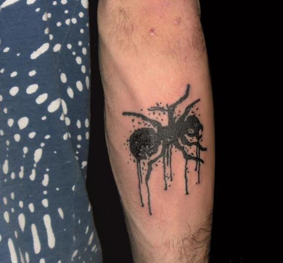 tatouage fourmis 74