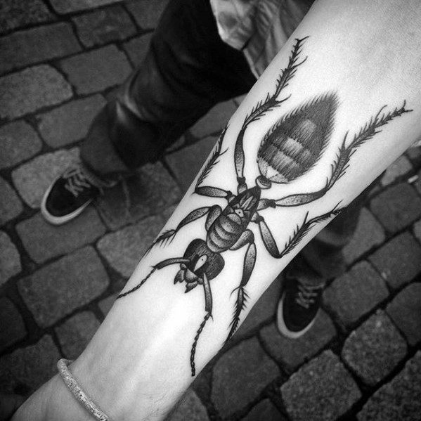 tatouage fourmis 90