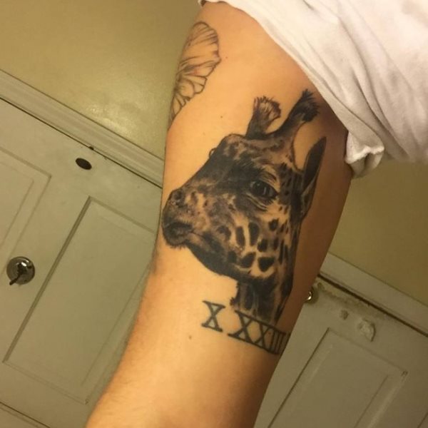 tatouage girafe 104