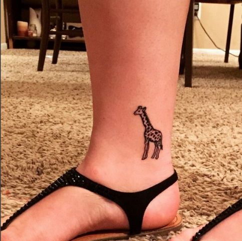 tatouage girafe 328