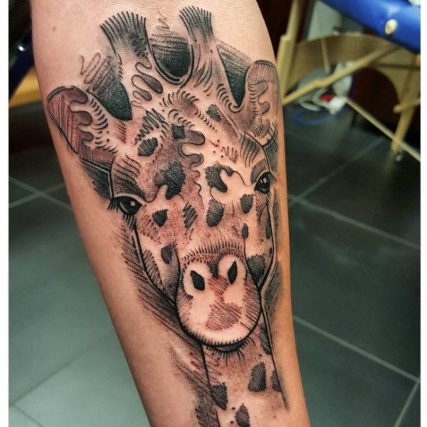tatouage girafe 92