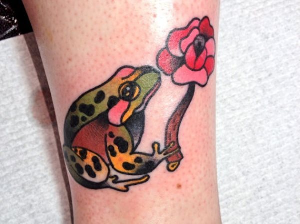 tatouage grenouille 108