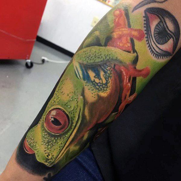 tatouage grenouille 126