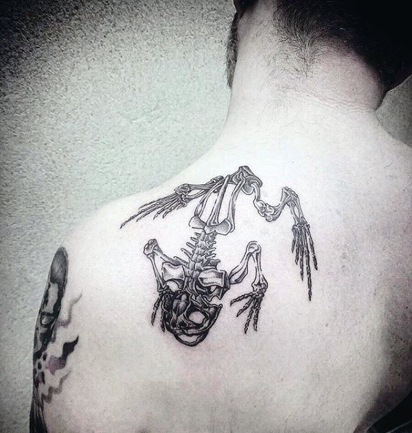 tatouage grenouille 98