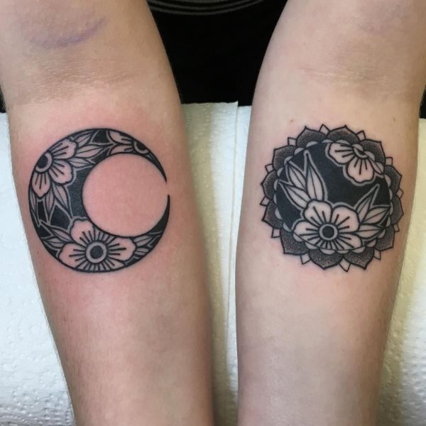 tatouage lune 132