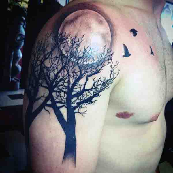tatouage lune 154