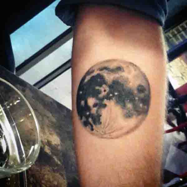 tatouage lune 166